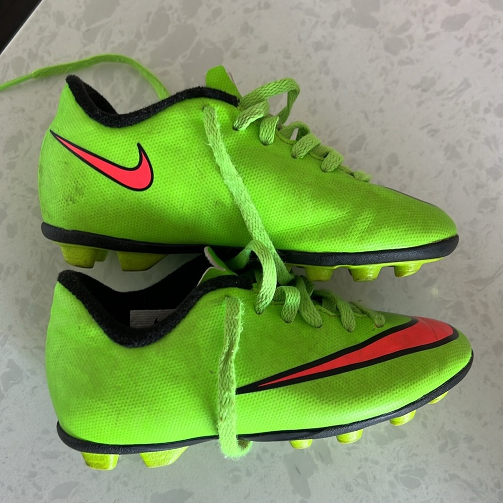 Nike cleats - Picture 4 of 8